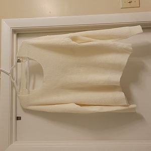 Whit long sleeves sweated